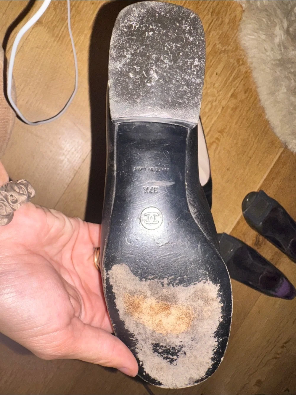 CHANEL Black Leather CC Logo Round-Toe Ballet Flats